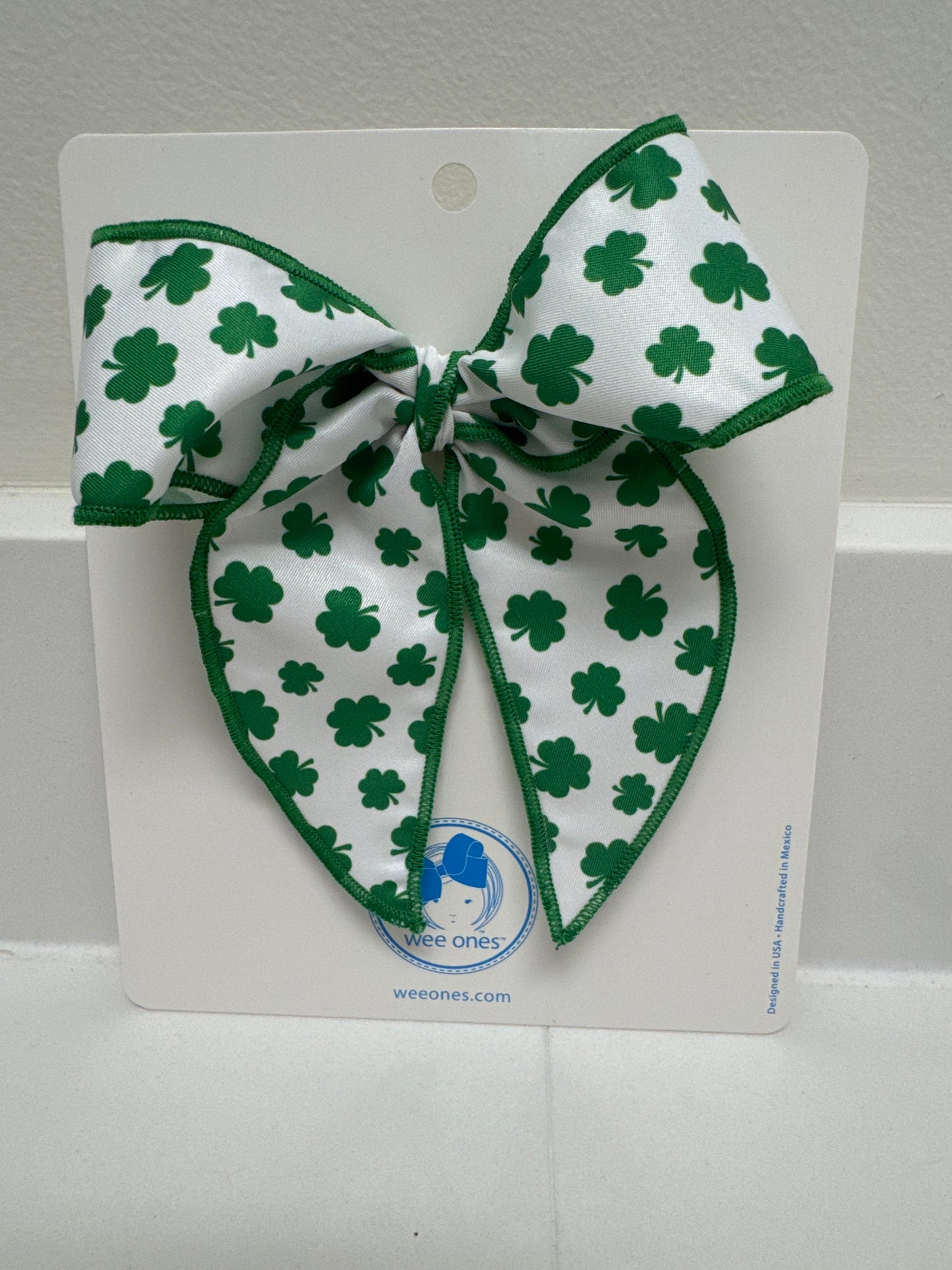MEDIUM SHAMROCK BOWTIE TAILS BOW