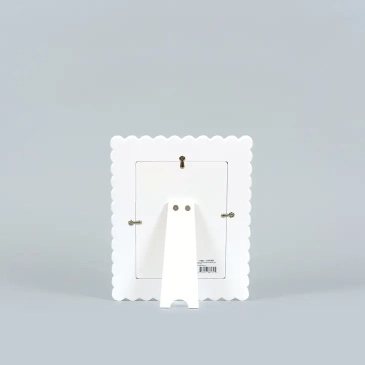 SCALLOPED WOOD PHOTO FRAME - WHITE