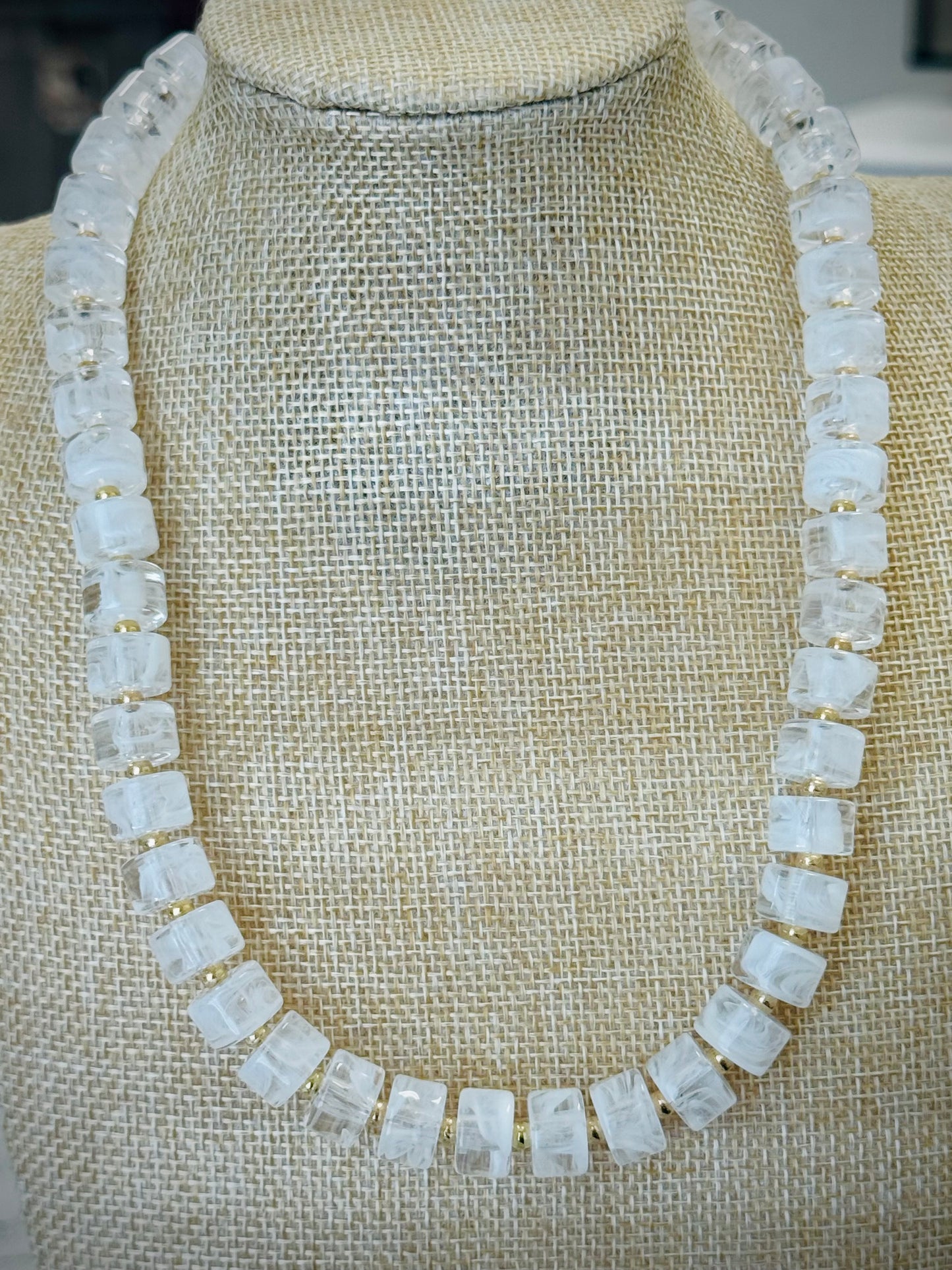 INDIE NECKLACE - WHITE