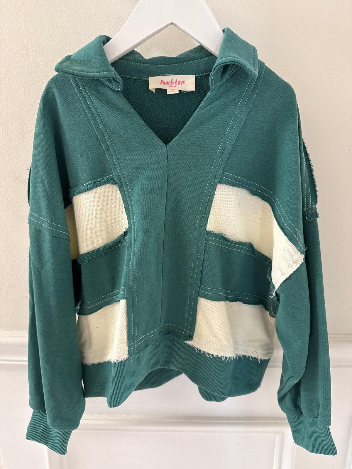 TWEEN CUT BLOCK STRIPED COLLAR VNECK CROP SWEATSHIRT - HUNTER GREEN/IVORY