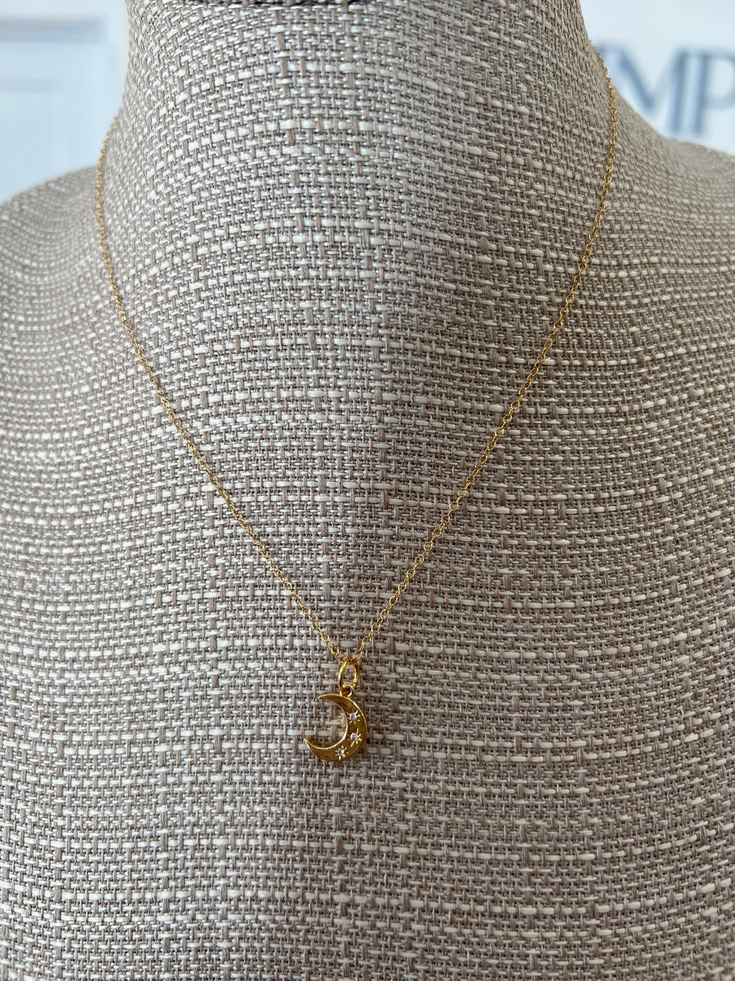 THIN ROUND CABLE CHAIN W/ MOON CHARM - 18"