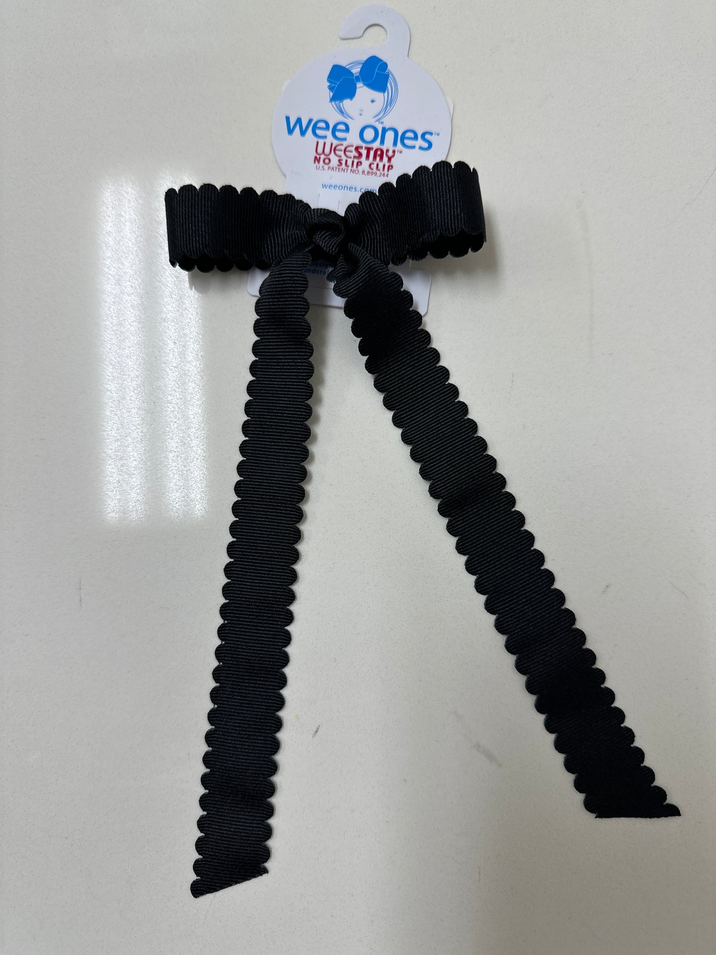 MINI BOWTIE SCALLOPED STREAMER BOW - BLACK