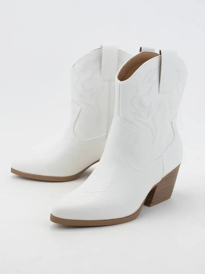 POINTED-TOE WESTERN ANKLE BOOTS - WHITE