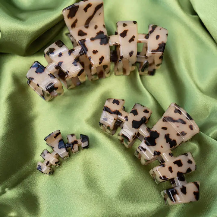 CLASSIC HAIR CLIP BLONDE TORTOISE - ASSORTED SIZES