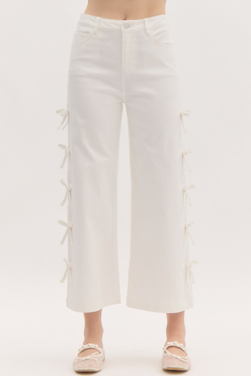 CROPPED MID-RISE DENIM JEANS W/BOWS - WHITE
