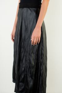 CRINKLED LEATHER MIDI SKIRT - BLACK