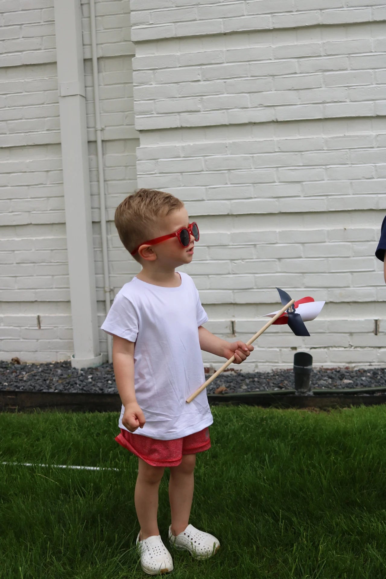 WHITE SHORT SLEEVE SHIRT