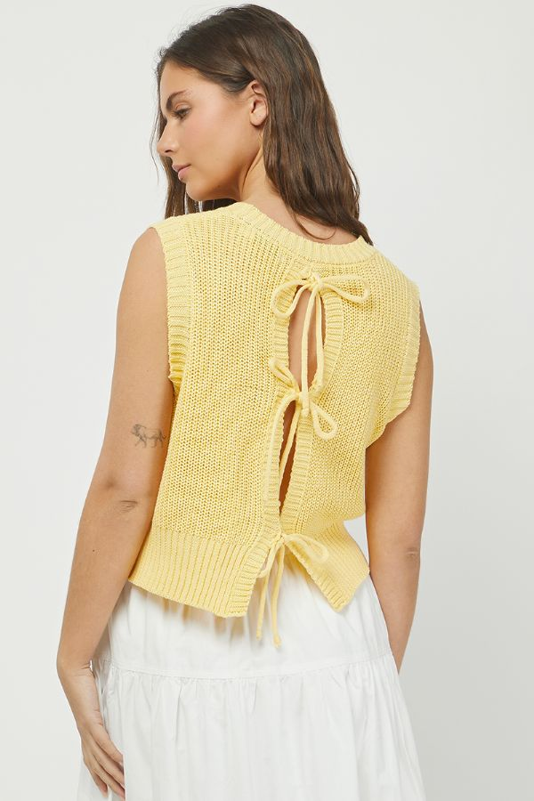 SLEEVELESS SWEATER TANK WITH OPENING BACK DETAIL - BLUE
