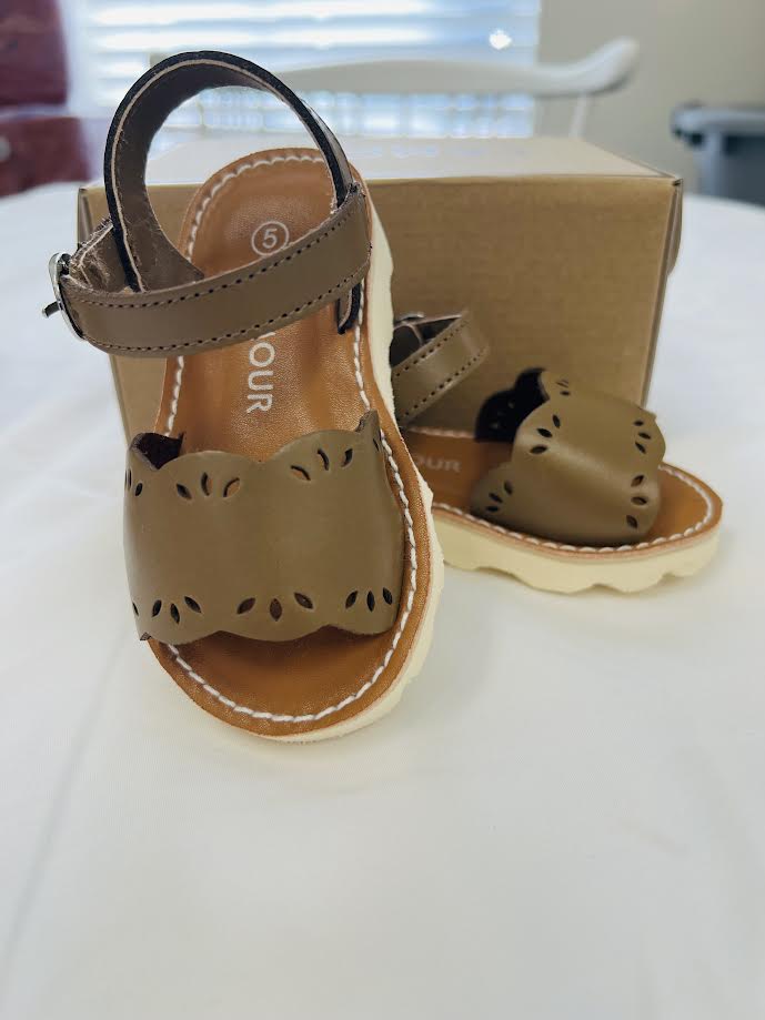 ELLA SCALLOPED SANDAL - MOCHA