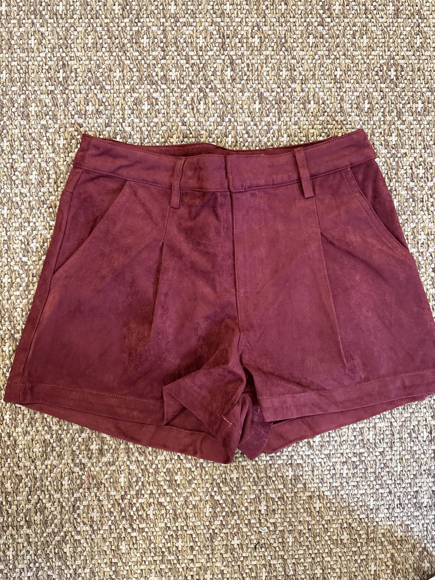 SUEDE PLEATED SHORTS - BURGUNDY