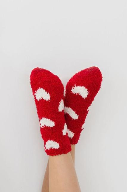 RED/WHITE HEART COZY SOCKS