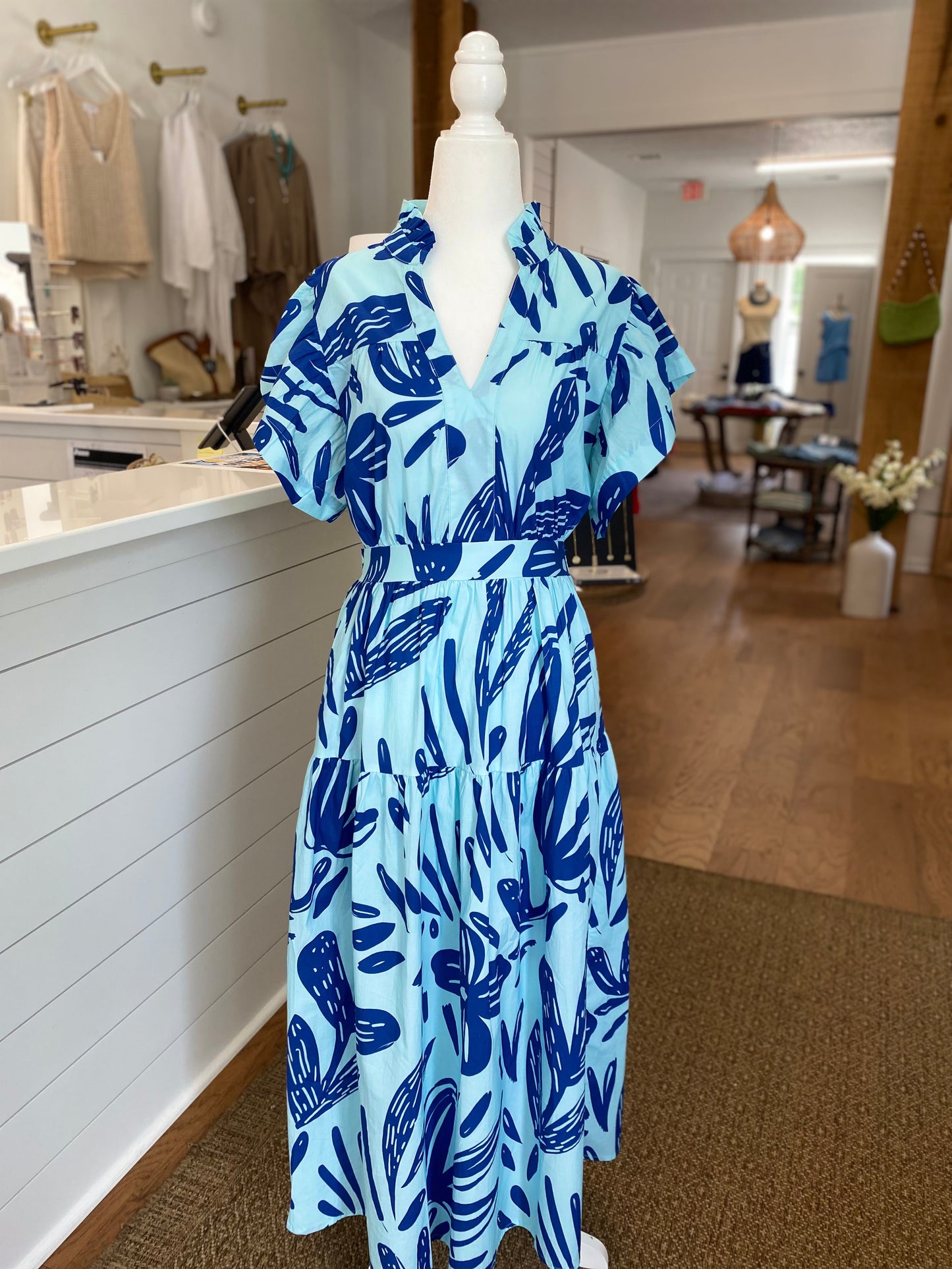 LEAF PRINT FLUTTER SLEEVE MIDI DRESS - BLUE