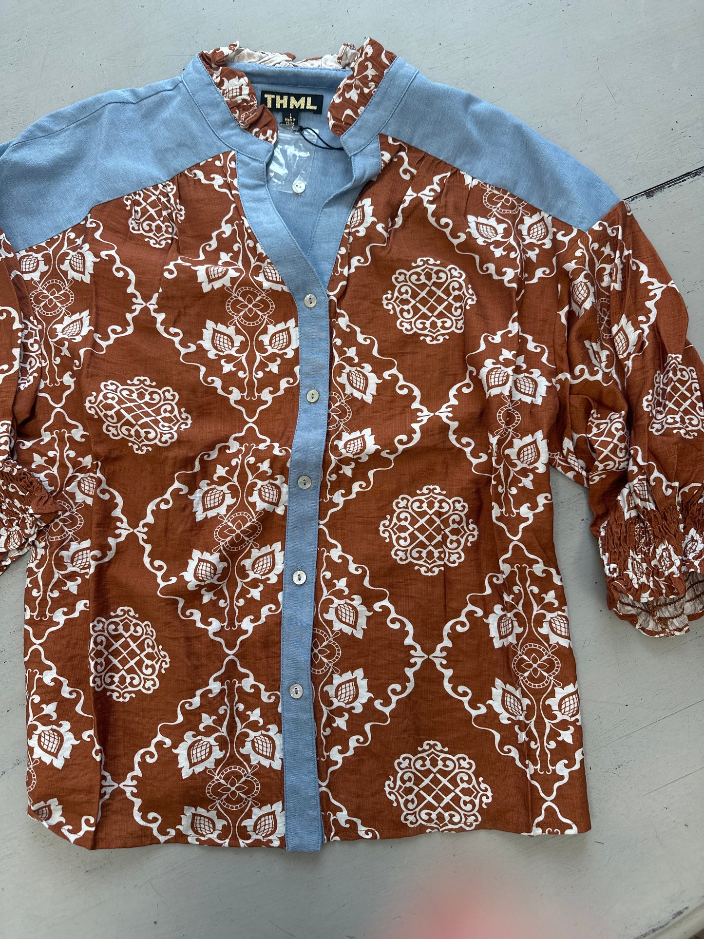 SHORT SLEEVE PRINT BUTTON UP TOP - BROWN-CHAMBRAY