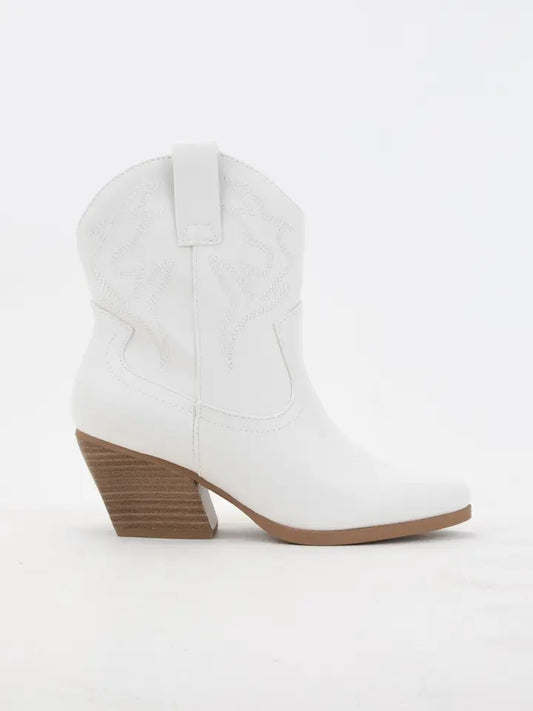 POINTED-TOE WESTERN ANKLE BOOTS - WHITE