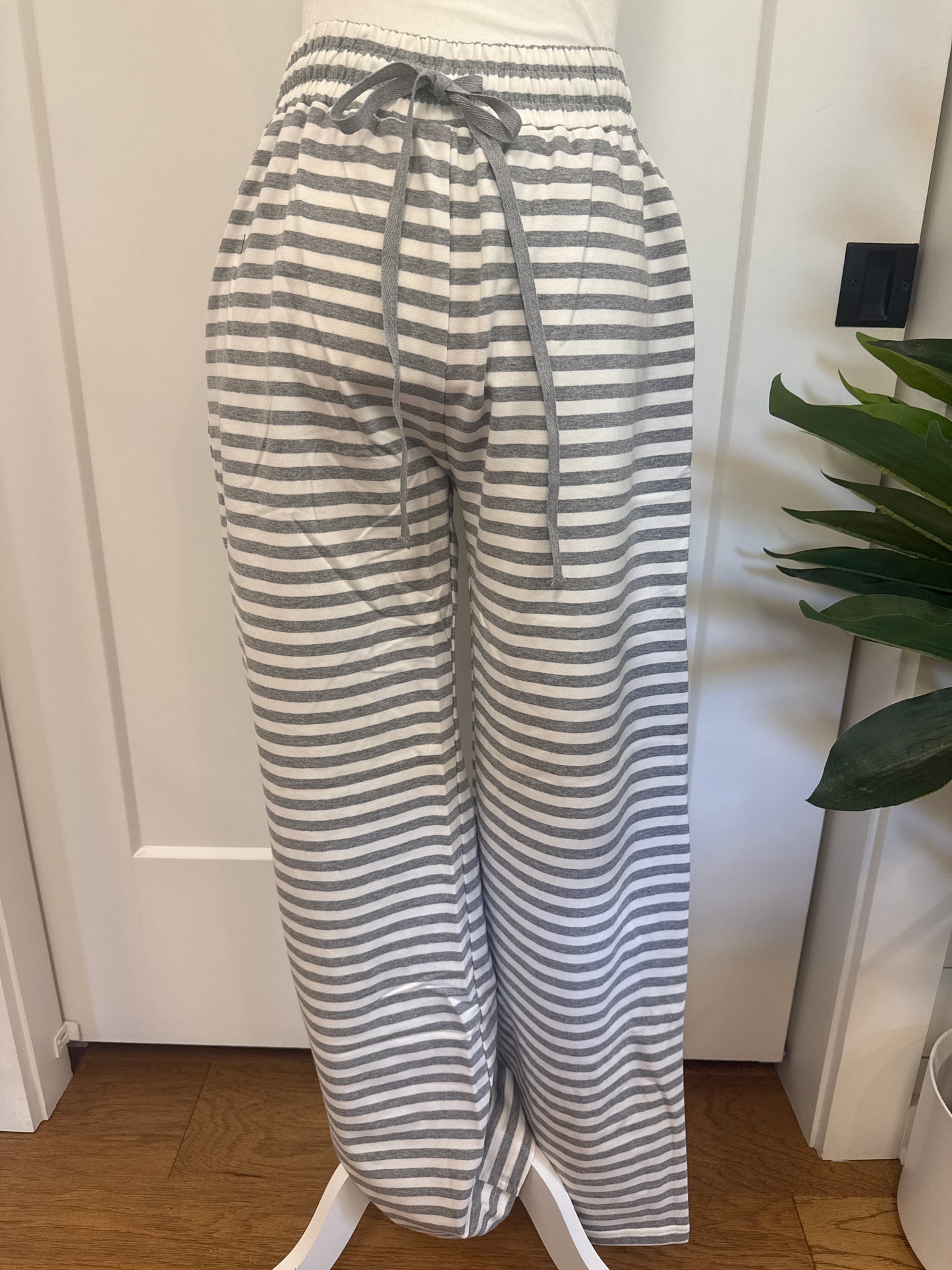 DRAWSTRING WAIST STRIPE PANT - GREY/IVORY