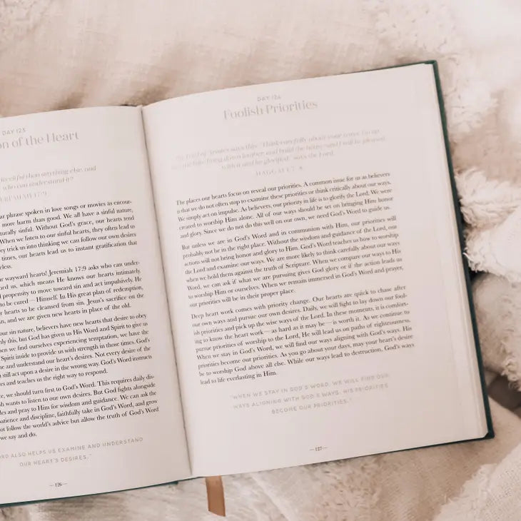 THE GOSPEL CHANGES EVERYTHING - 365 DAY DEVOTIONAL