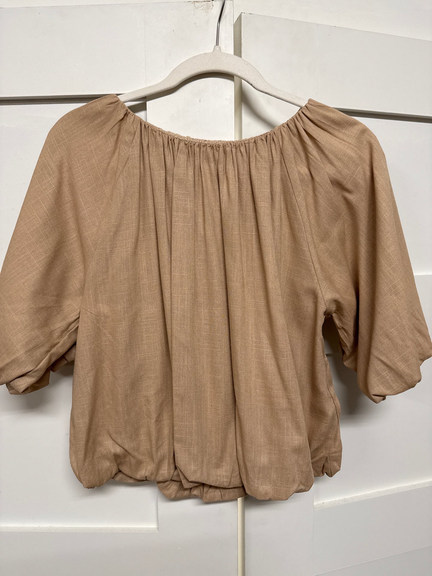 PUFF SLEEVE FLOWY BLOUSE - TAN