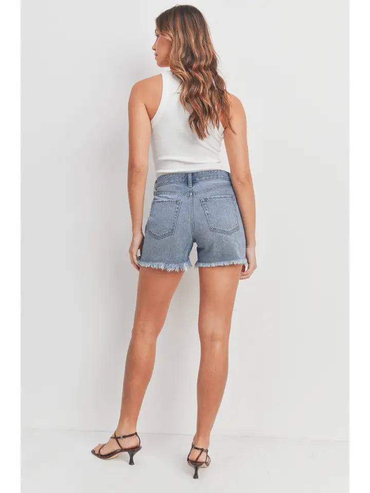 HIGH RISE HEM DETAIL SHORT - MEDIUM WASH