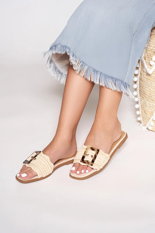 TORTOISE BUCKLE SCALLOP RAFFIA SLIDE - NATURAL