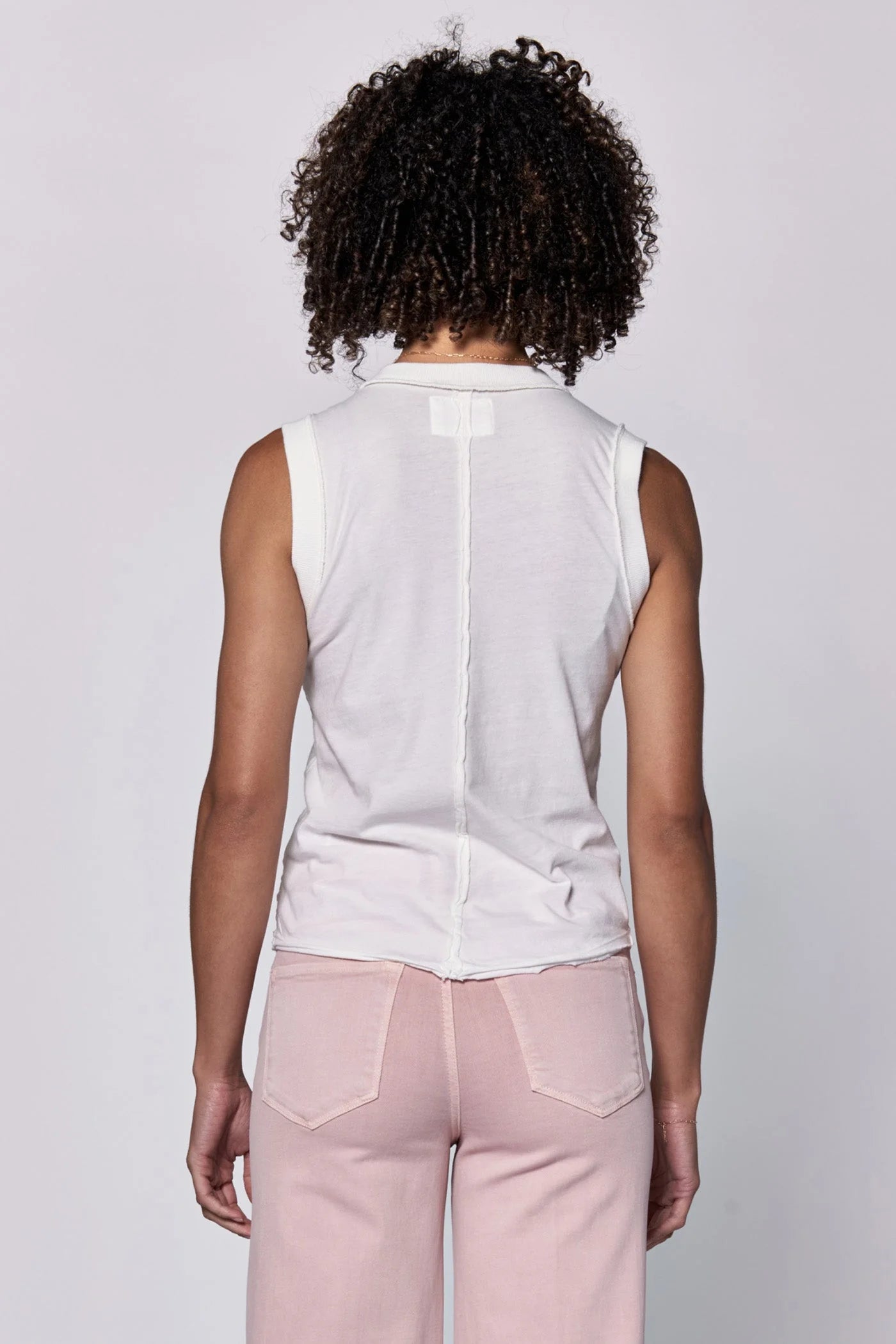 ROUND NECK SLEEVELESS TANK - WHITE