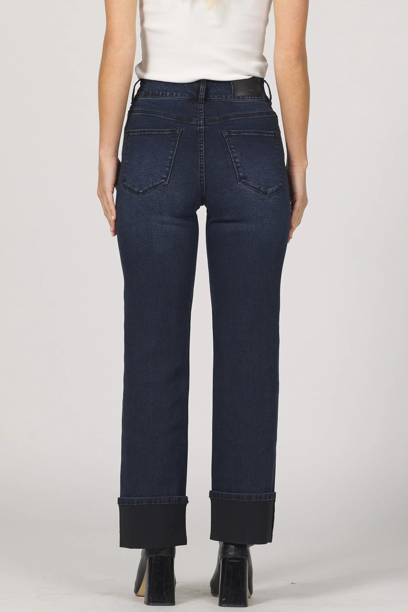 HOLLY STRAIGHT LEG JEAN - CALLAWAY