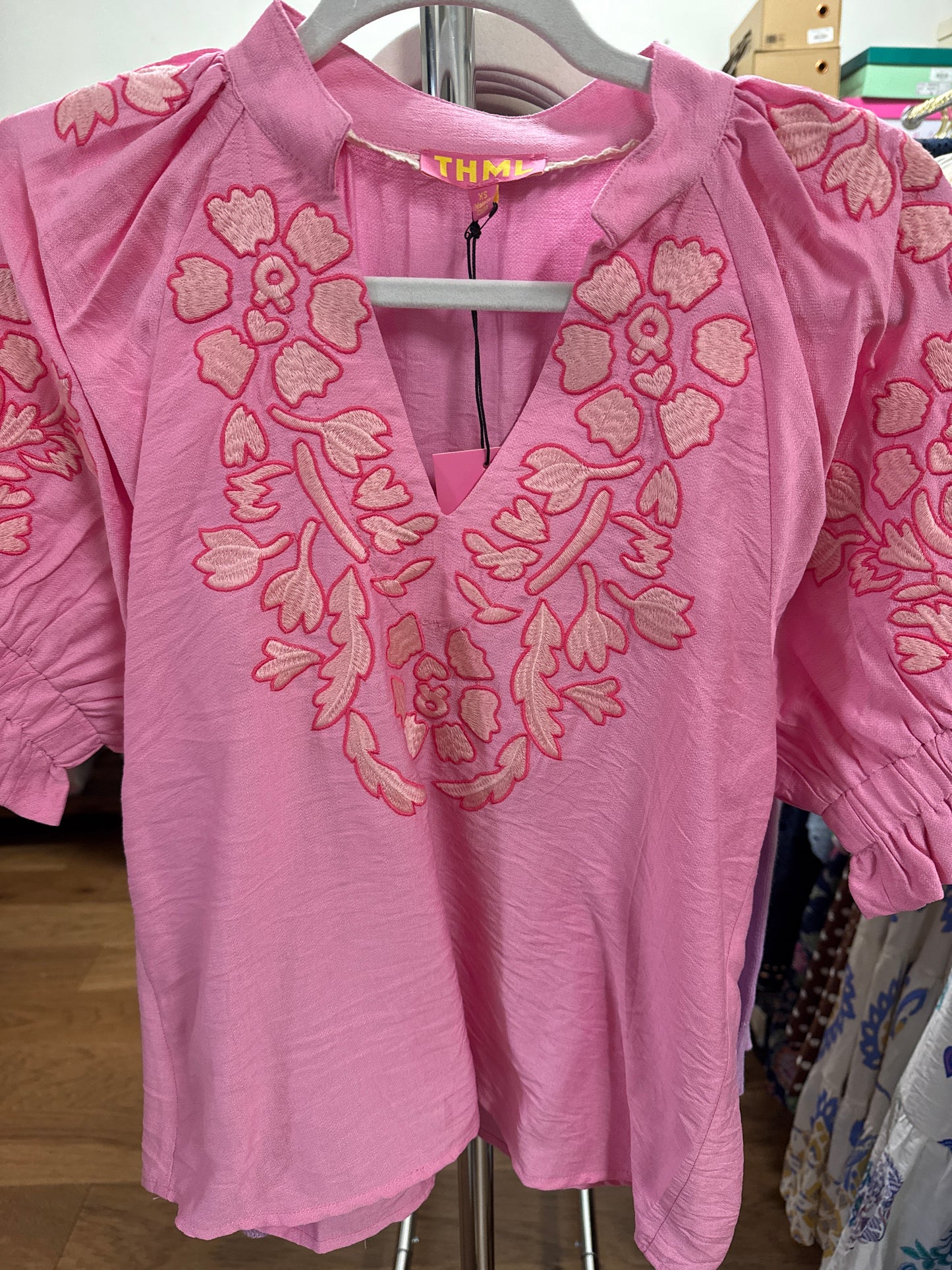 PUFF SLEEVE FLORAL EMBROIDERY TOP - PINK
