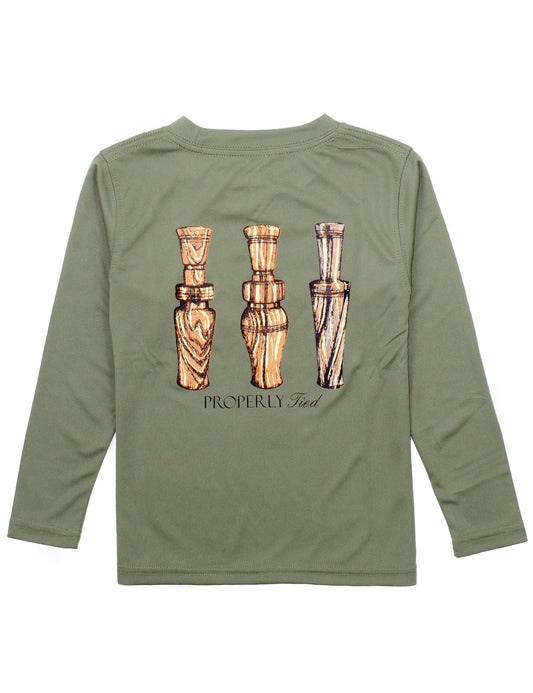 BOYS PERFORMANCE TEE LS - DUCK CALLS OLIVE
