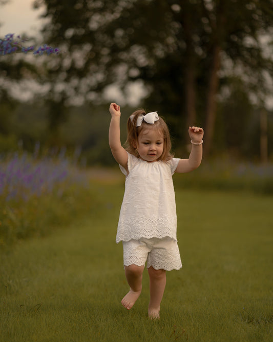 EILEEN EYELET KATIE SHORT