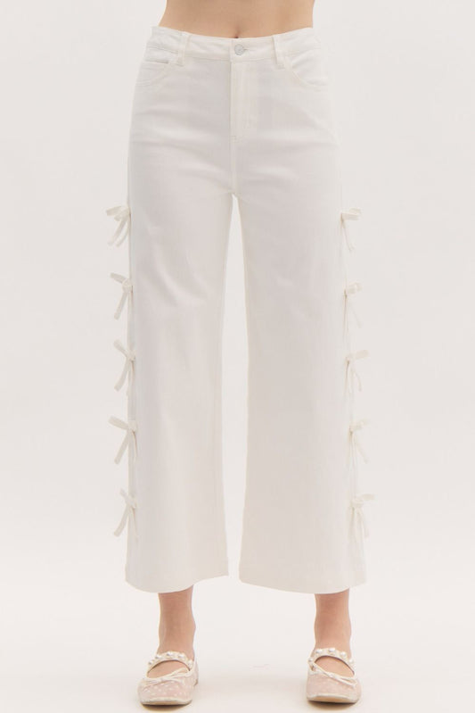CROPPED MID-RISE DENIM JEANS W/BOWS - WHITE