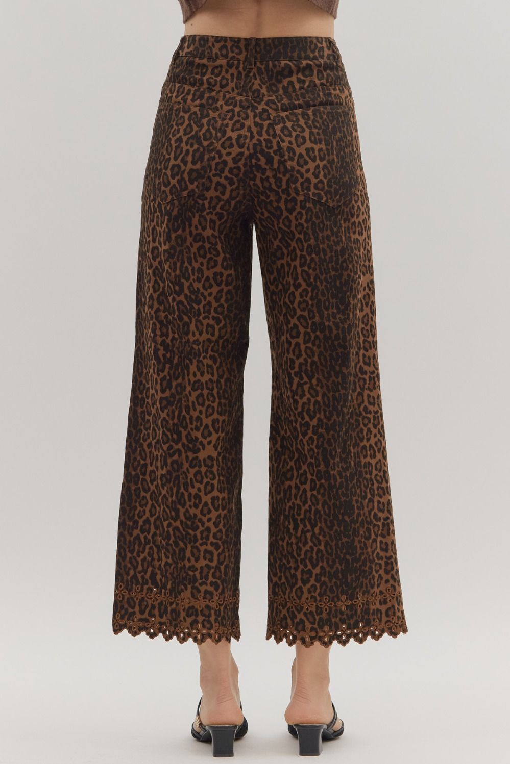 LEOPARD EMBROIDERED HEM JEANS