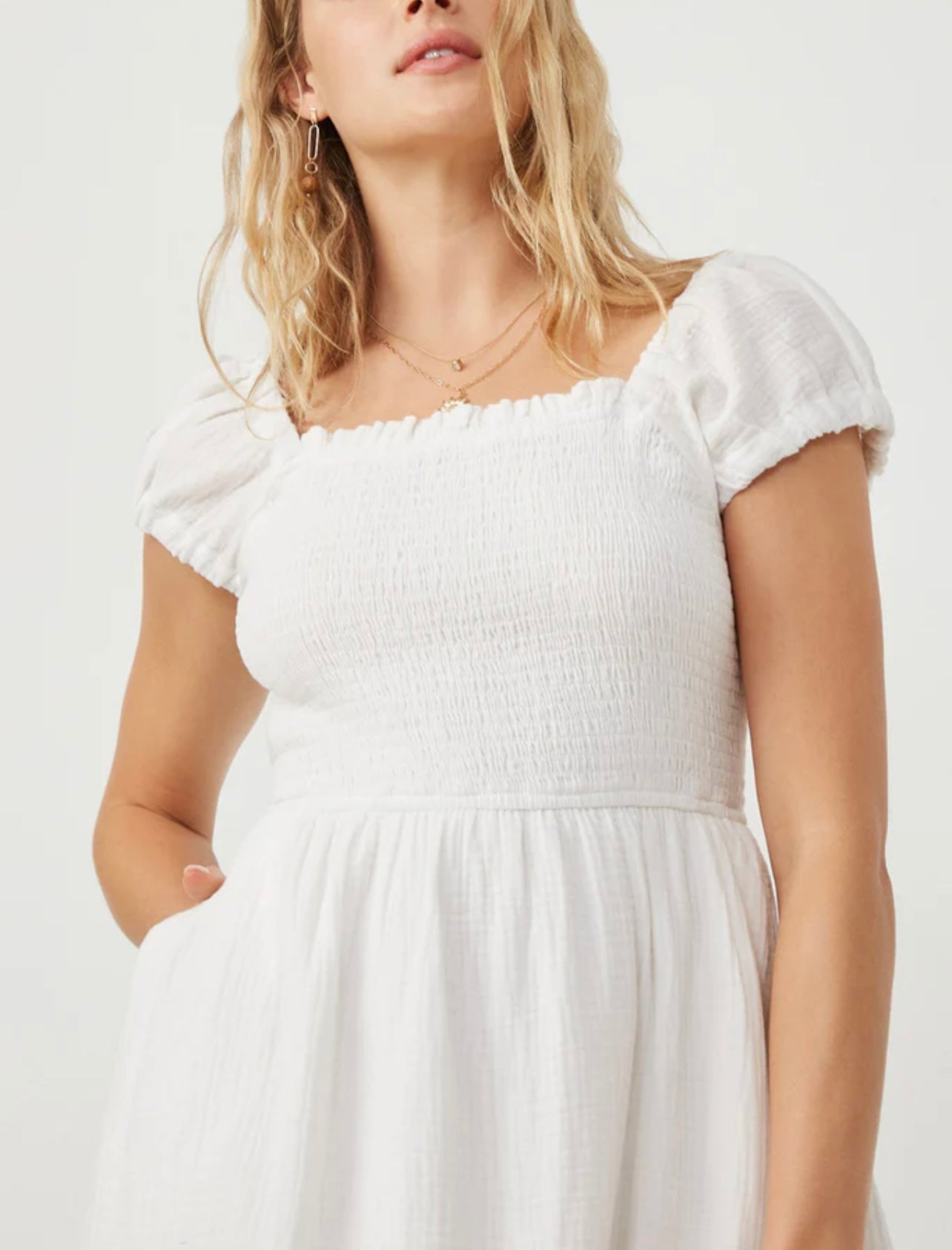 WOMENS TEXTURED PUFF SLEEVE SMOCKED DRESS - WHITE