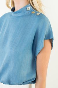 SHORT SLEEVE SIDE BUTTON TOP - LIGHT BLUE